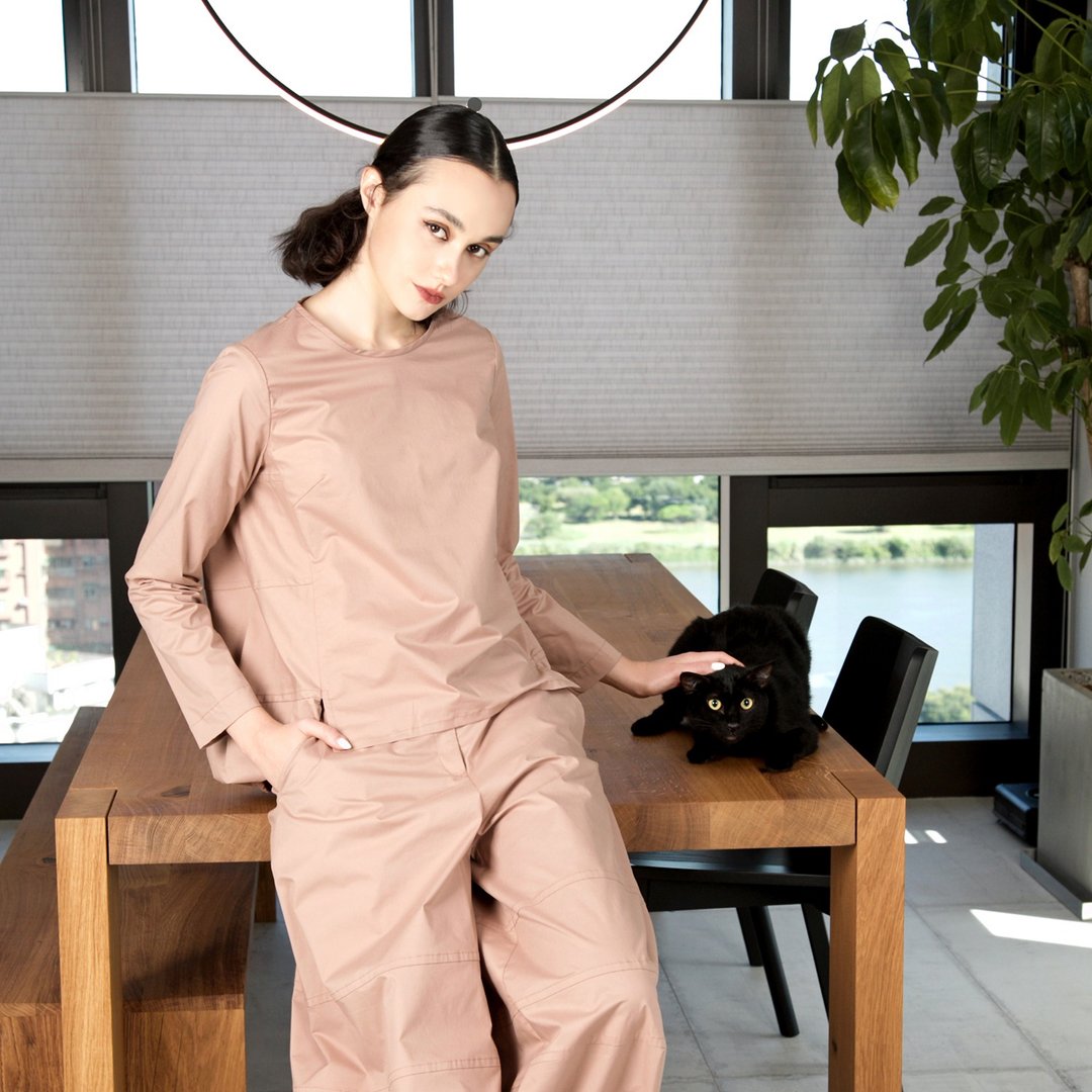 优雅抛线松紧后扣圆领花苞上衣 - 女装上衣 - 棉．麻 粉红色