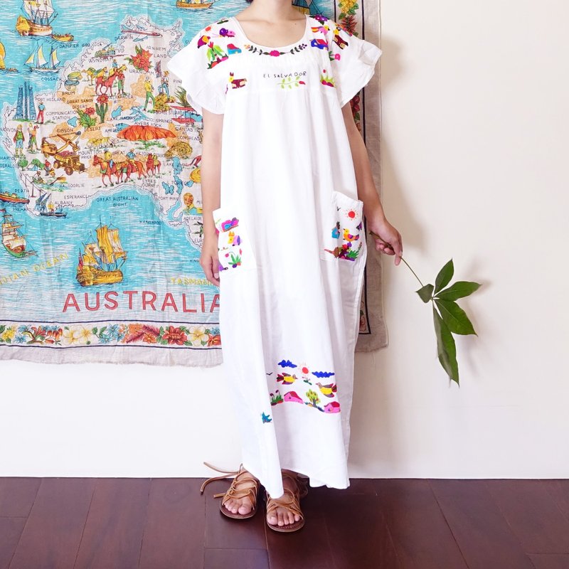 BajuTua/古着/70's El Salvador hand embroidered dress 萨尔瓦多可爱毛线手绣洋装 - 洋装/连衣裙 - 棉．麻 白色