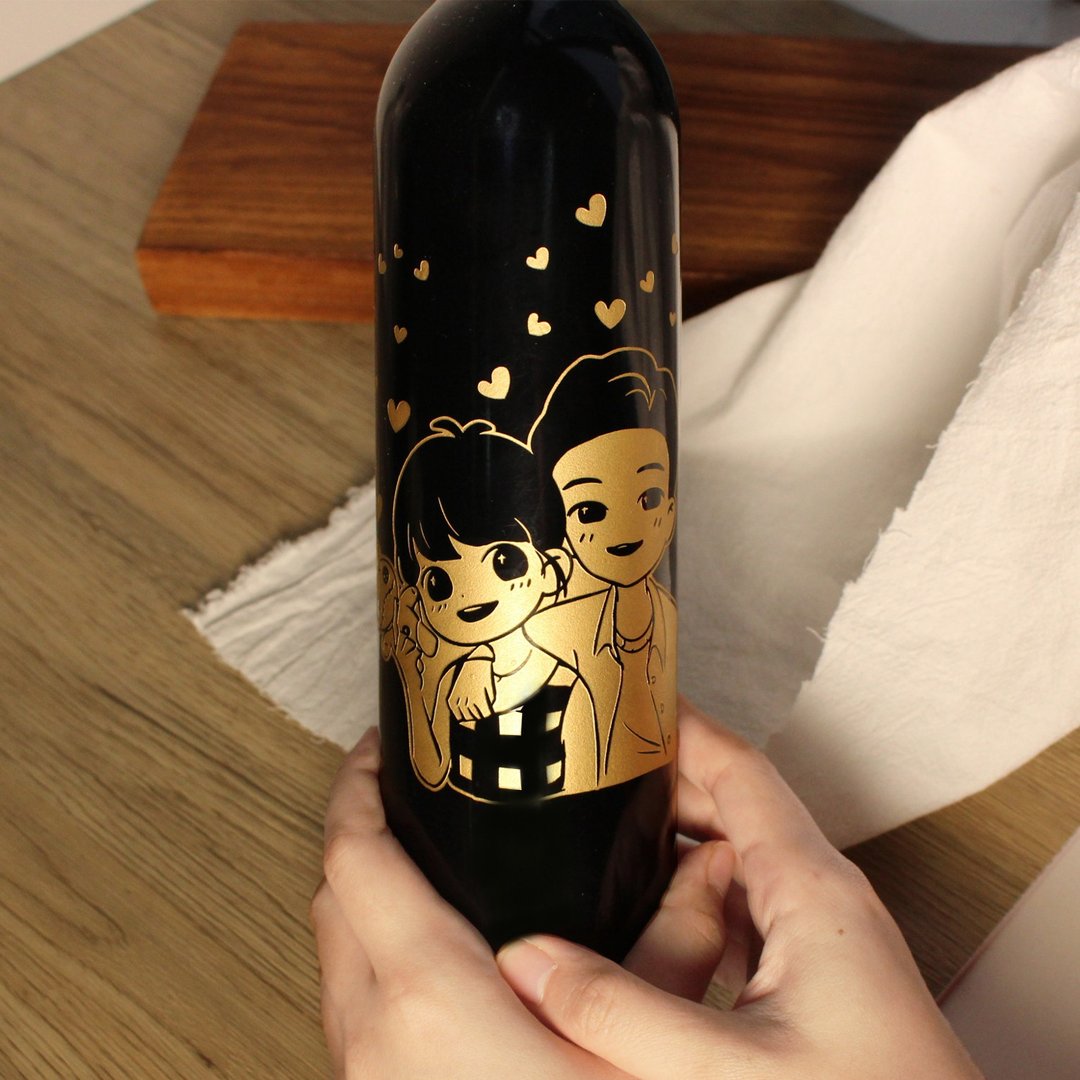 【定制】生日周年庆礼物 定制化雕刻西班牙红酒 软萌人像雕刻 - 酒类 - 玻璃 