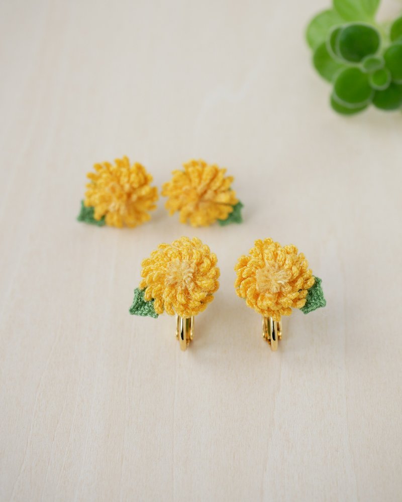 蒲公英耳环・耳夹 　(花/春/黄色/礼物/手工编织/四季折々) - 耳环/耳夹 - 绣线 黄色