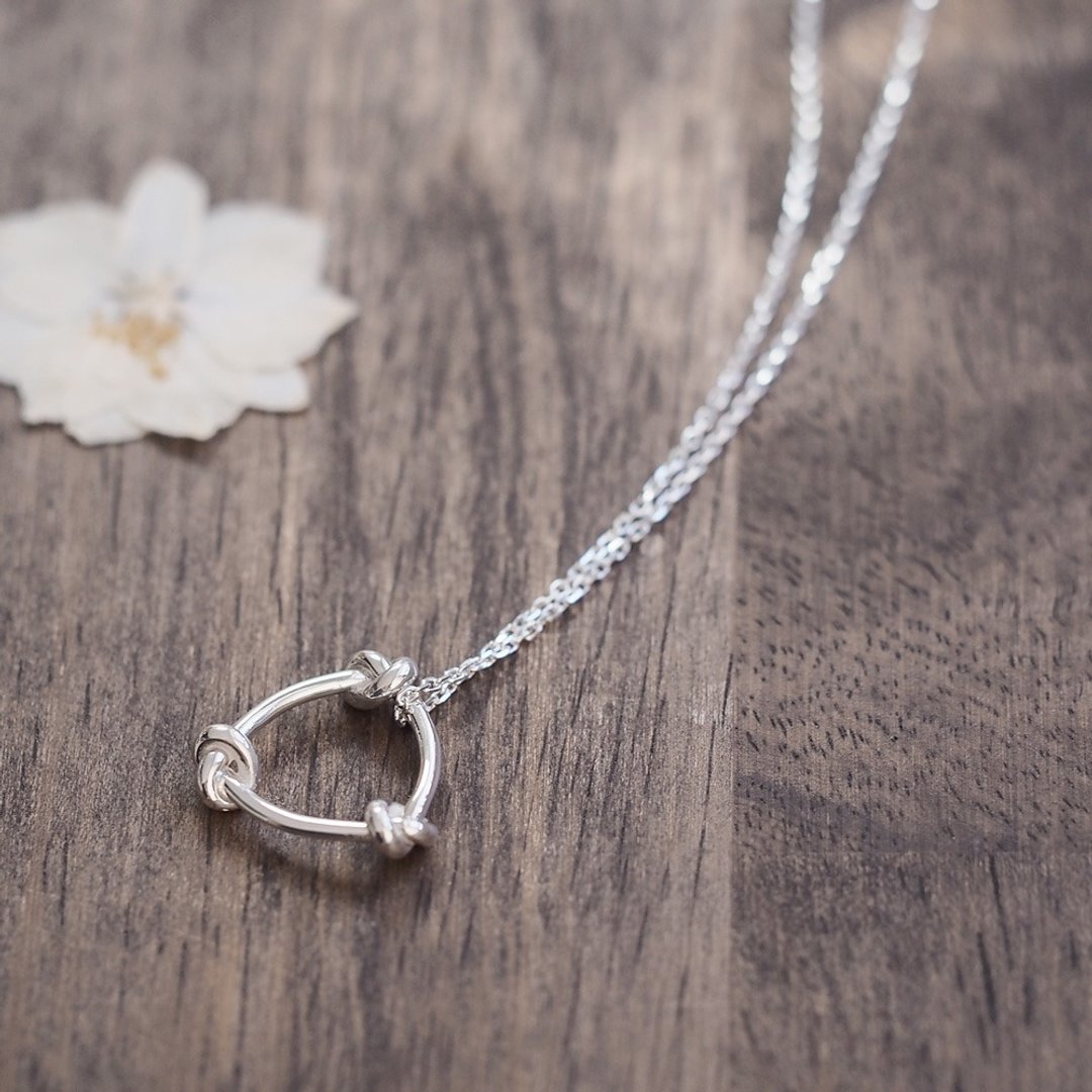 Eternal knot necklace Silver 925 - 项链 - 其他金属 银色