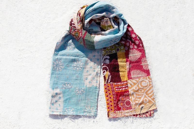 情人节礼物 快速到货 限量一件 手缝纱丽布丝巾 / 刺绣丝巾 / 刺绣围巾 / 手缝纱丽线丝巾 / 纱丽布拼接 - 蓝色水玉 + 沙漠花布 - 丝巾 - 棉．麻 