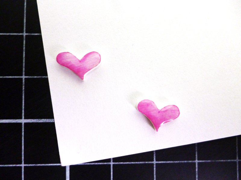 Fei，story - 手绘粉红爱心耳环 防过敏耳针/耳夹 - 耳环/耳夹 - 塑料 粉红色