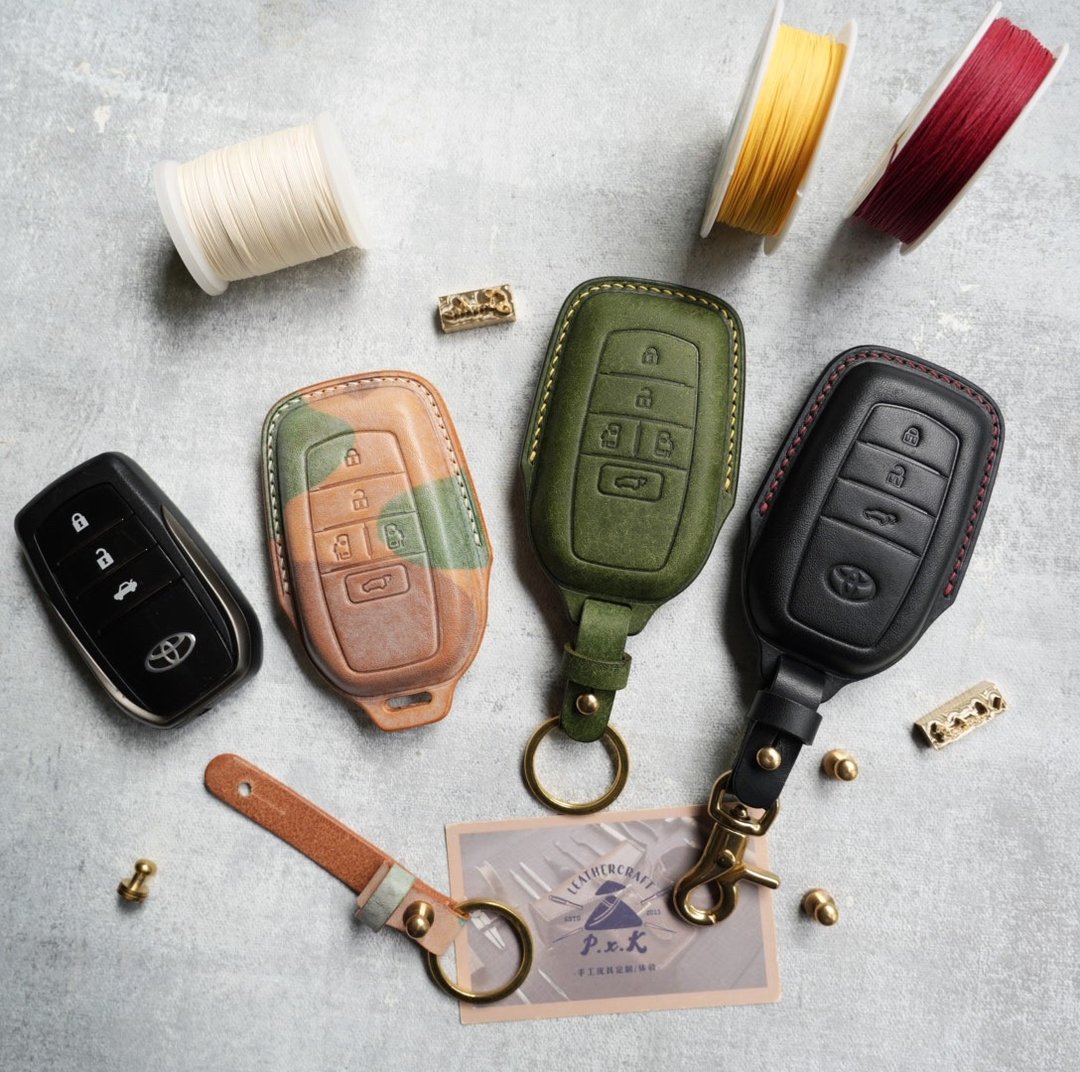 丰田TOYOTA车钥匙套 纯手工牛皮 定制化刻字礼物 颜色款式可订制 - 钥匙链/钥匙包 - 真皮 多色