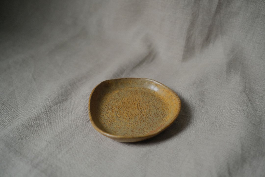 大火后的遗迹・古物・小盘・皿 - 收纳用品 - 陶 咖啡色