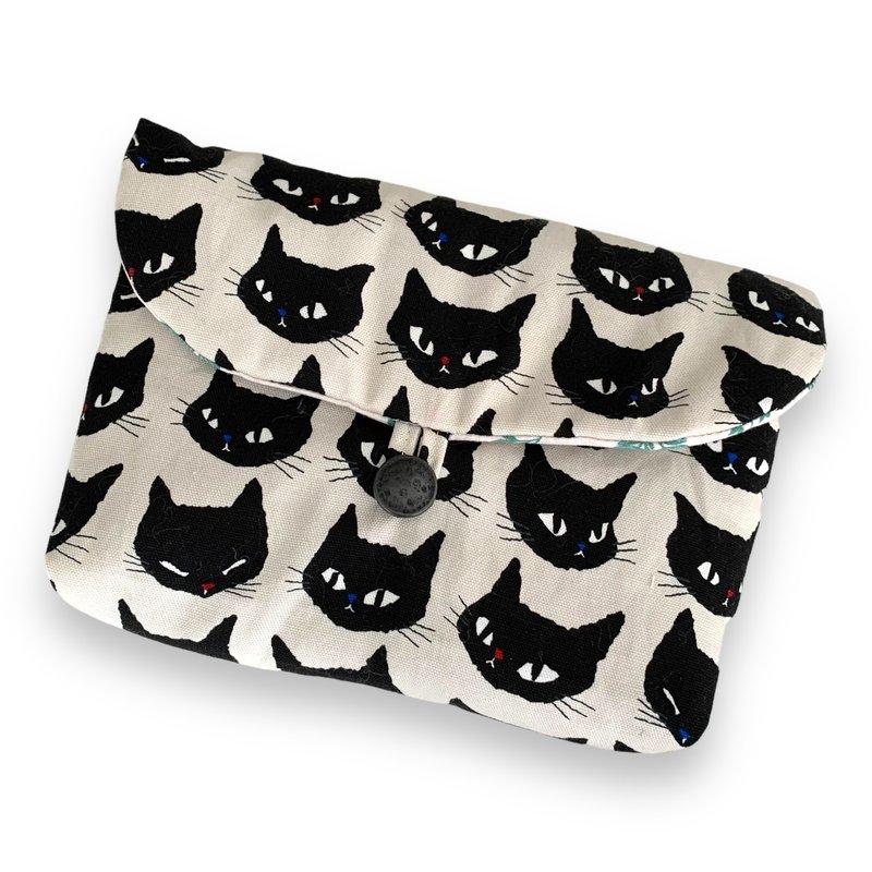 Flap Pouch With Inner Zipper Pocket - 化妆包/杂物包 - 棉．麻 