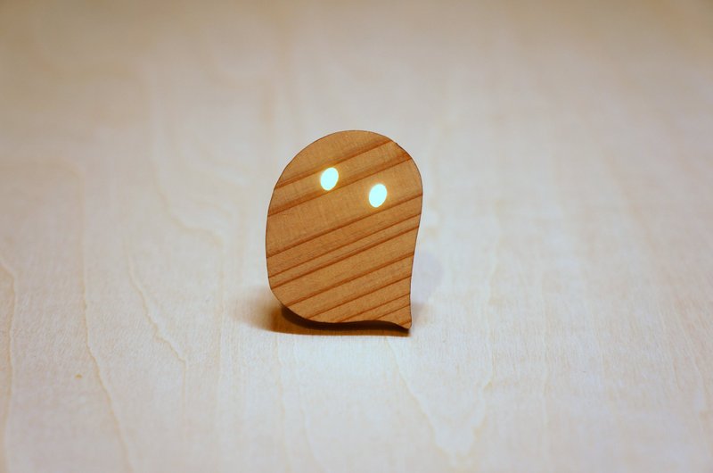Ghost puzzle LED badge SUGI Kumamoto Oguni cedar No.5 - 胸针 - 木头 咖啡色