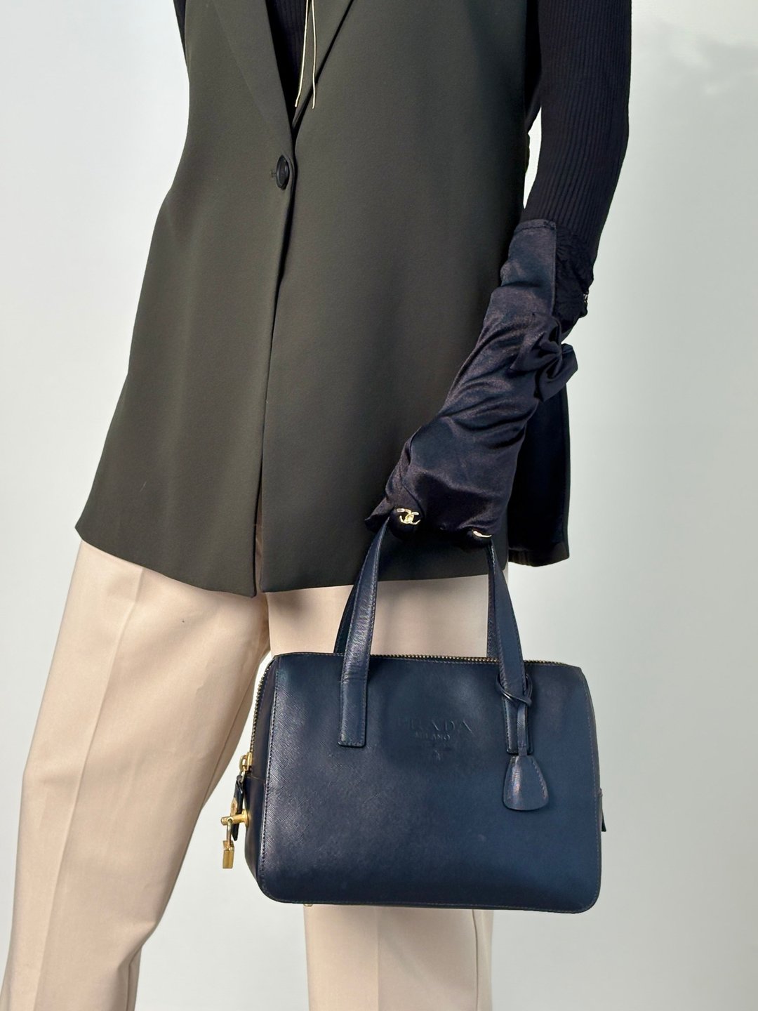 【日本直送 名牌古董包】PRADA 普拉达 手提包 海军蓝 Logo 皮革 Saffiano 迷你波士顿锁头 vintage w43cew - 手提包/手提袋 - 真皮 蓝色