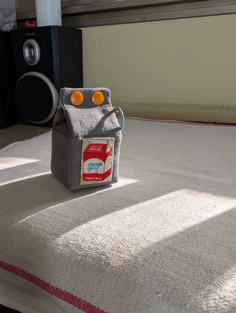 牛奶零钱包挂饰 - 吊饰 - 棉．麻 