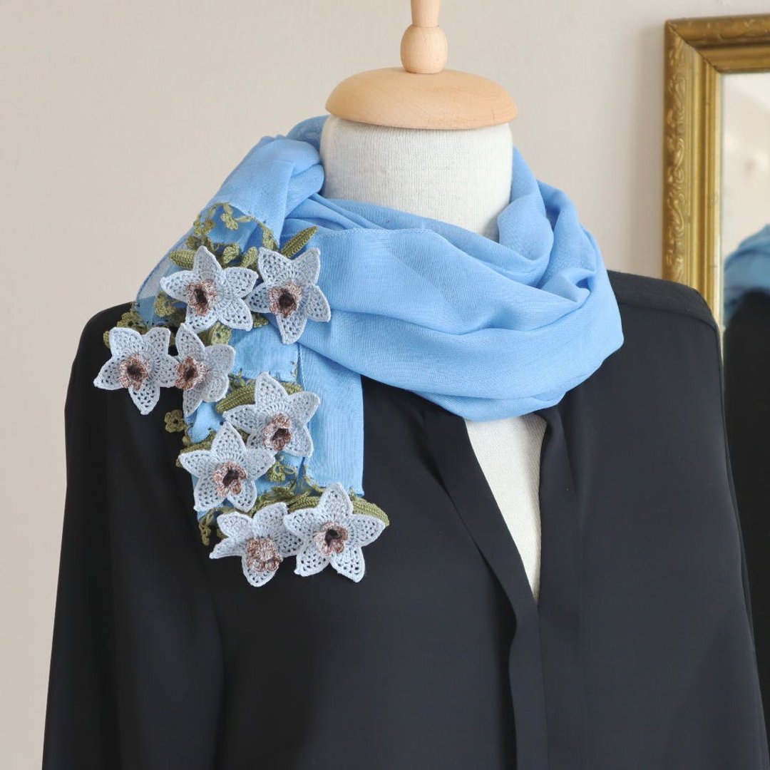 OYA crochet Flower shawl- Daffodil- Sky Blue - 丝巾 - 棉 蓝色