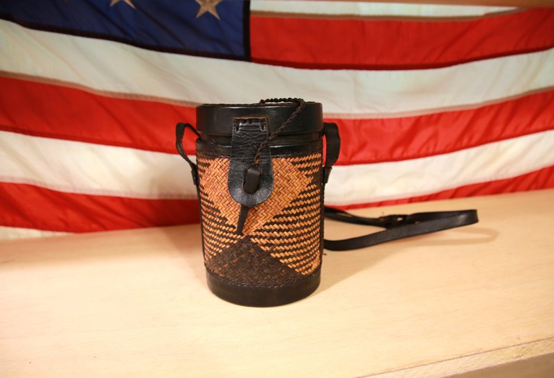 Back to Green::  手工小圆筒包 vintage Bag (B-09) - 侧背包/斜挎包 - 其他材质 