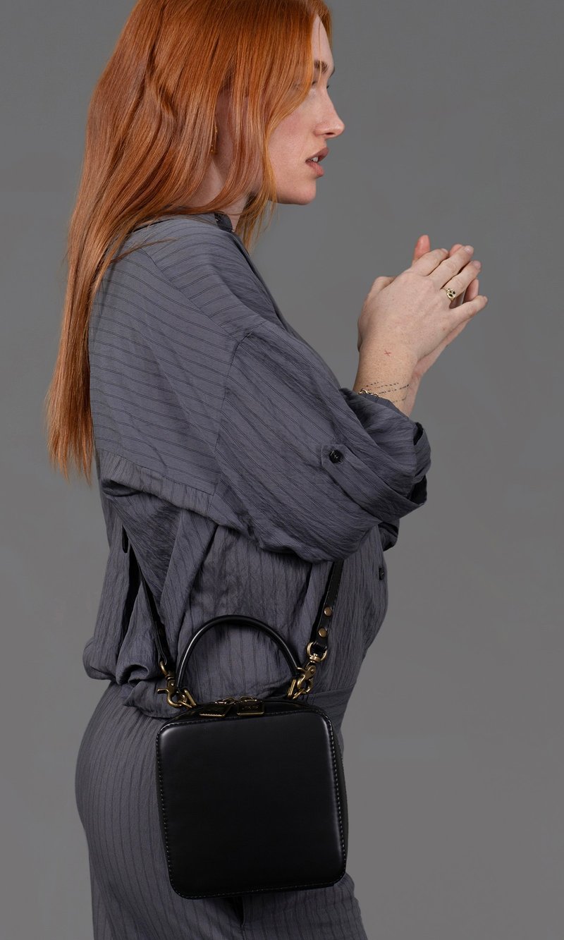 MEG 黑色 极简经典方盒手提包 - 手提包/手提袋 - 真皮 黑色