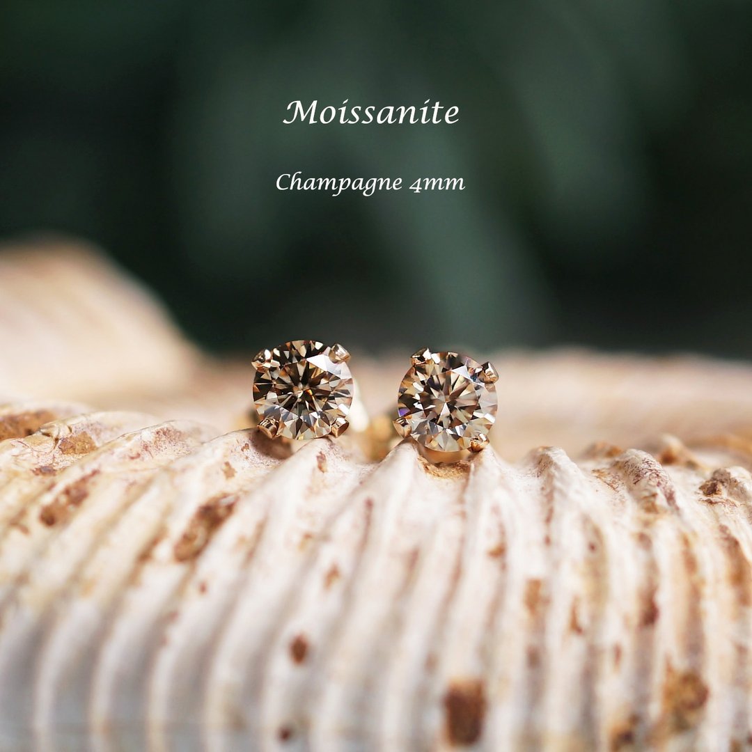 Moissanite 4mm Stud Earrings Champagne - 耳环/耳夹 - 宝石 透明