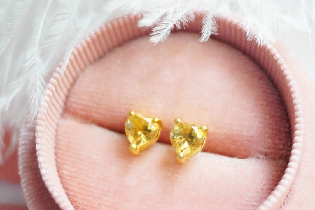 Stud Earrings Natural Citrine Silver925, Heart earrings. - 耳环/耳夹 - 纯银 黄色