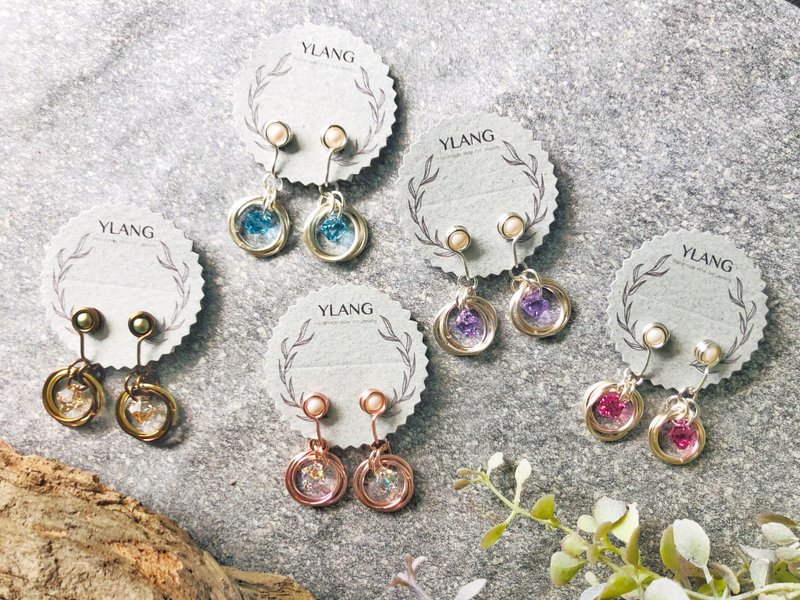 YLANG【简约金属风】简约造型Swarovski水晶/艺术铜线 - 耳环/耳夹 - 其他金属 多色