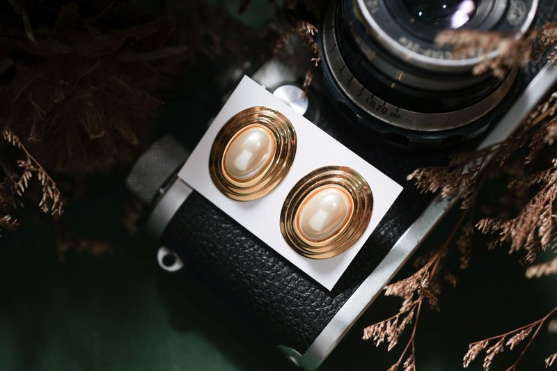 【老饰品/西洋老件】美国NAPIER古典椭圆造型夹式老耳环 古着 - 耳环/耳夹 - 其他金属 金色