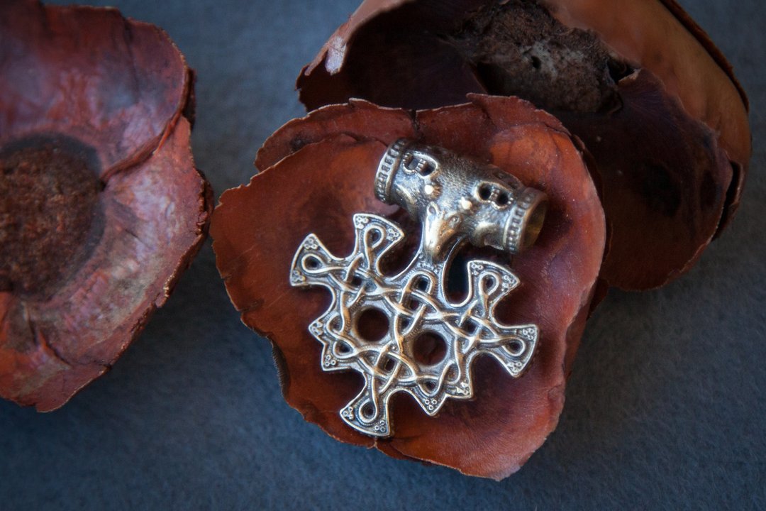 Viking cross pendant. Replica. Leather Necklace. Pagan jewelry. Present for him. - 项链 - 其他金属 橘色