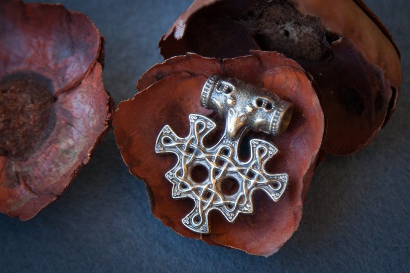 Viking cross pendant. Replica. Leather Necklace. Pagan jewelry. Present for him. - 项链 - 其他金属 橘色