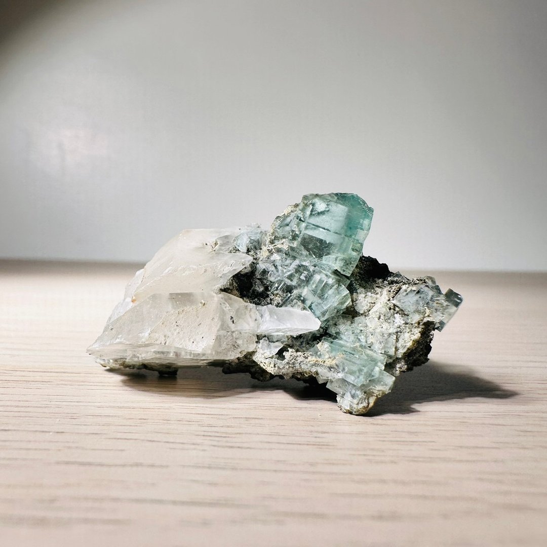 香花岭萤石90号含木头底座 原石原矿水晶 矿标 晶矿晶簇 宝石搜藏 - 摆饰 - 其他材质 绿色