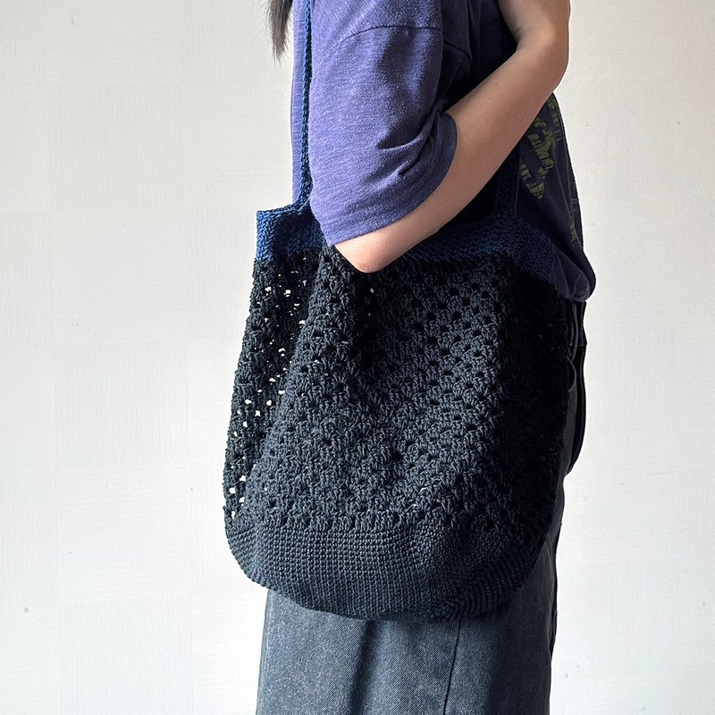 蓝拼黑洞洞肩背包 - 手提包/手提袋 - 棉．麻 