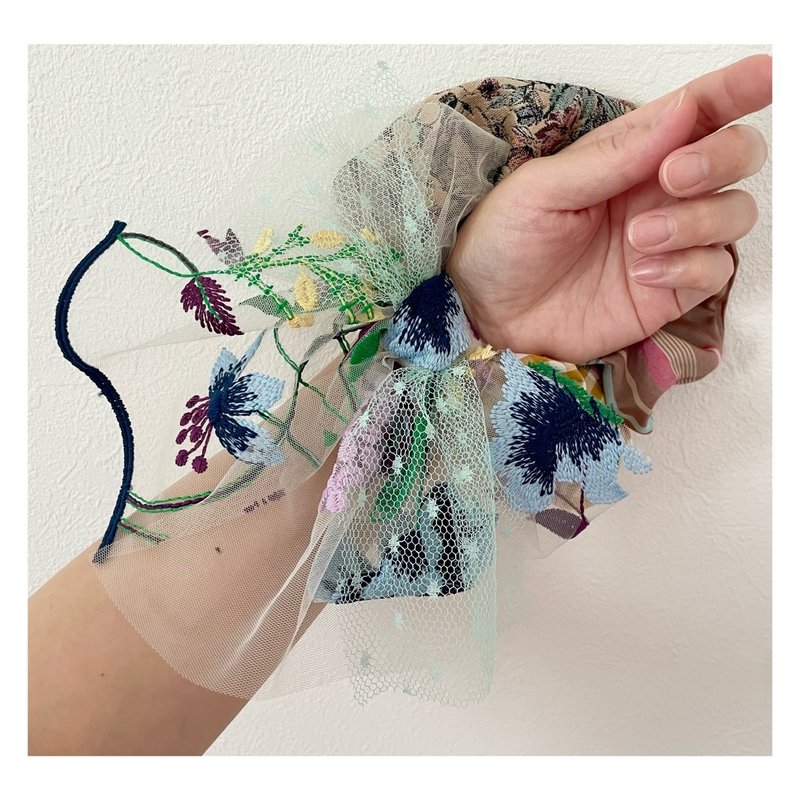 缀有缎带装饰的永续发圈 - 发饰 - 其他材质 多色