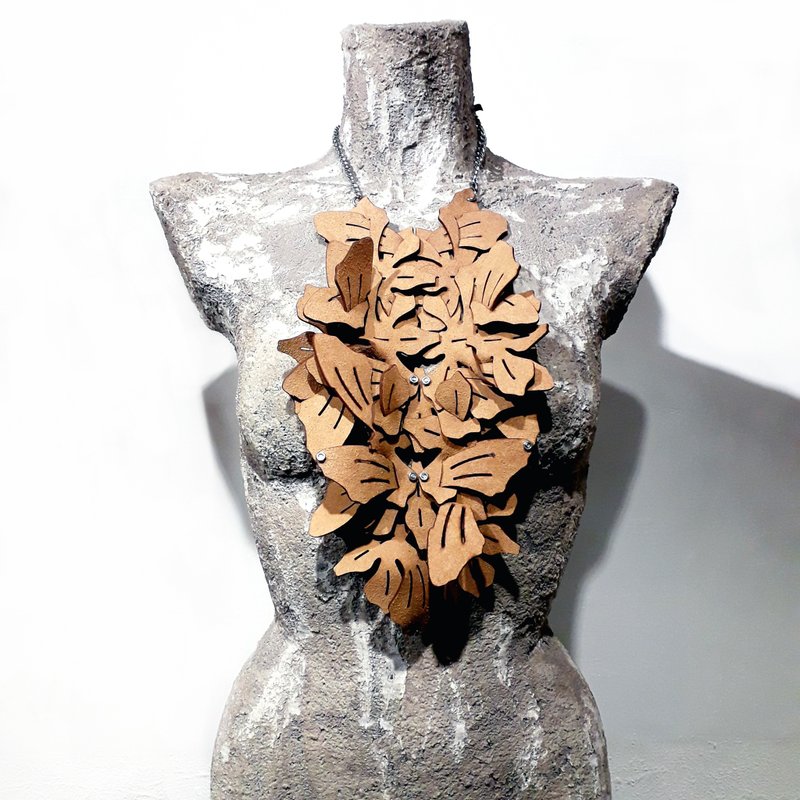 手工蝴蝶人系列 - 时尚蝴蝶群皮质项链 - 颈链 - 人造皮革 卡其色