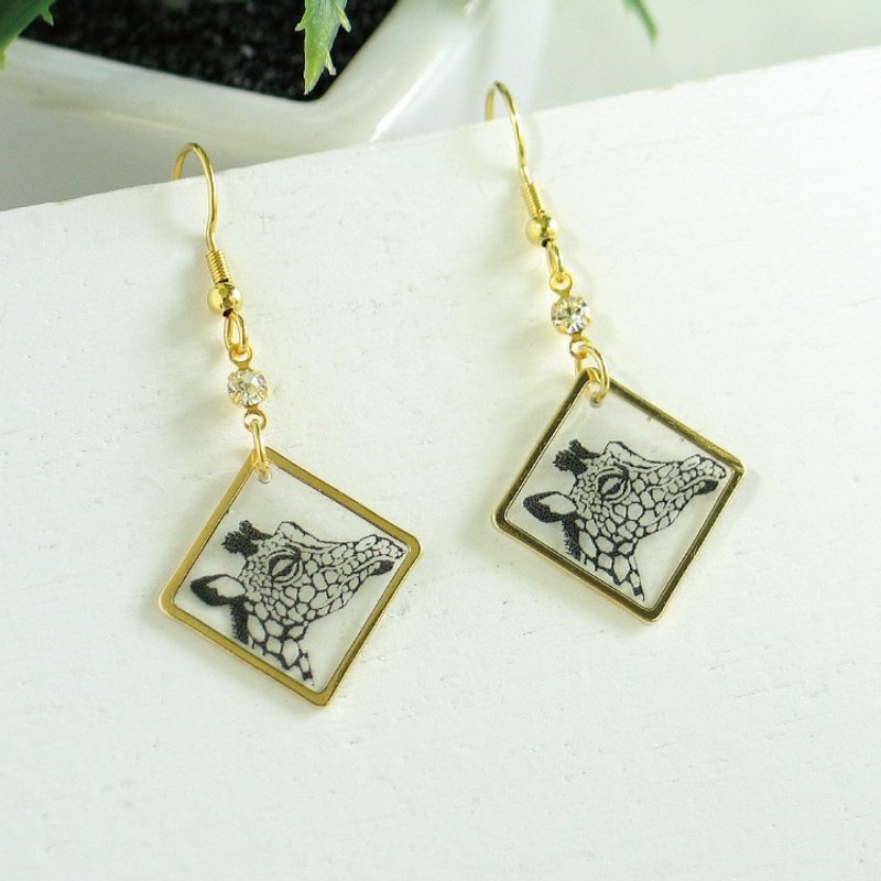 耳环　民族风格　莱茵石　水晶钻石　人造钻石　四角　长颈鹿　彩色玻璃　剪纸　皮尔斯民族广场广场长颈鹿切钻 Pierce ethnic square Square giraffe cutout rhinestone 3103L - 耳环/耳夹 - 其他金属 多色