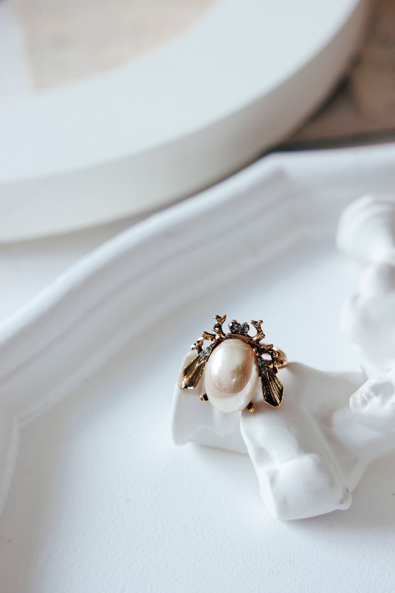 COR-DATE / 淘气戒指 / 白珍珠 - 戒指 - 其他材质 