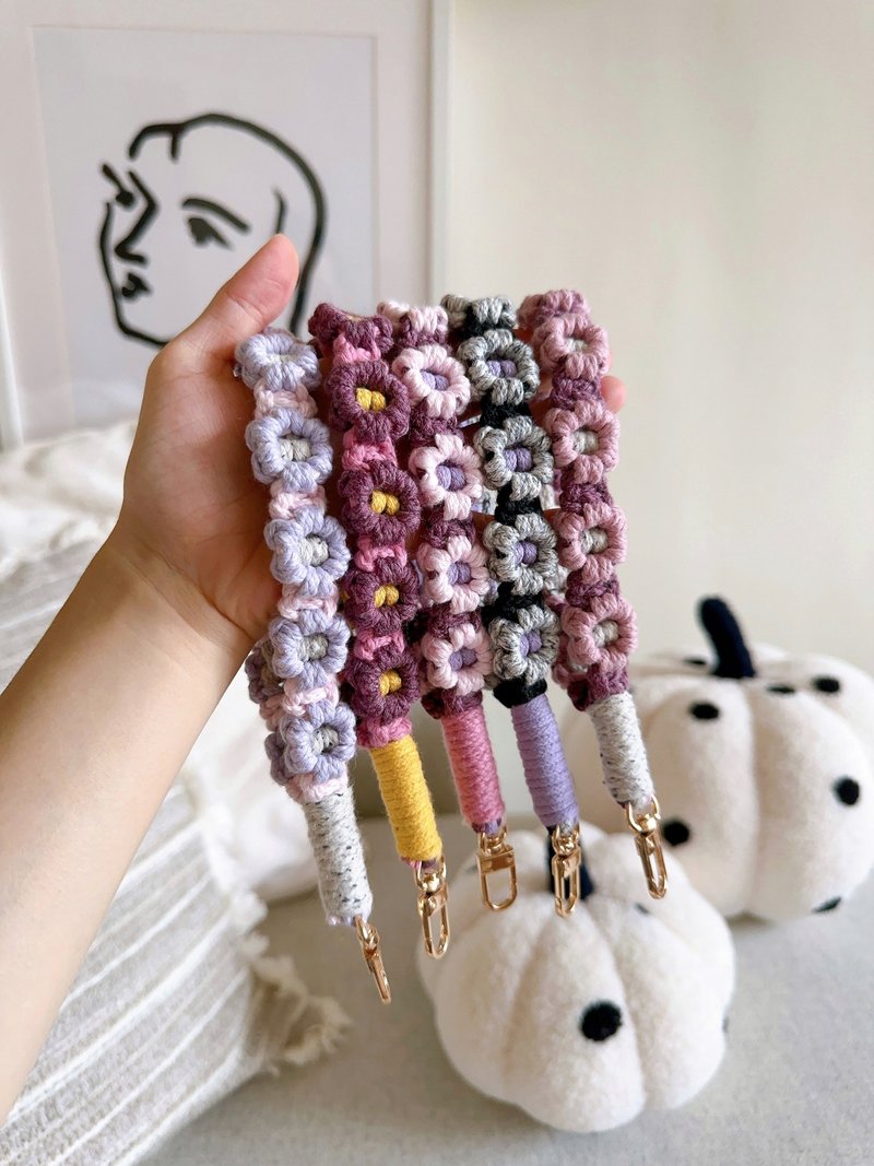 小花造型编织手机短链_现货隔日出货 - 证件套/卡套 - 棉．麻 