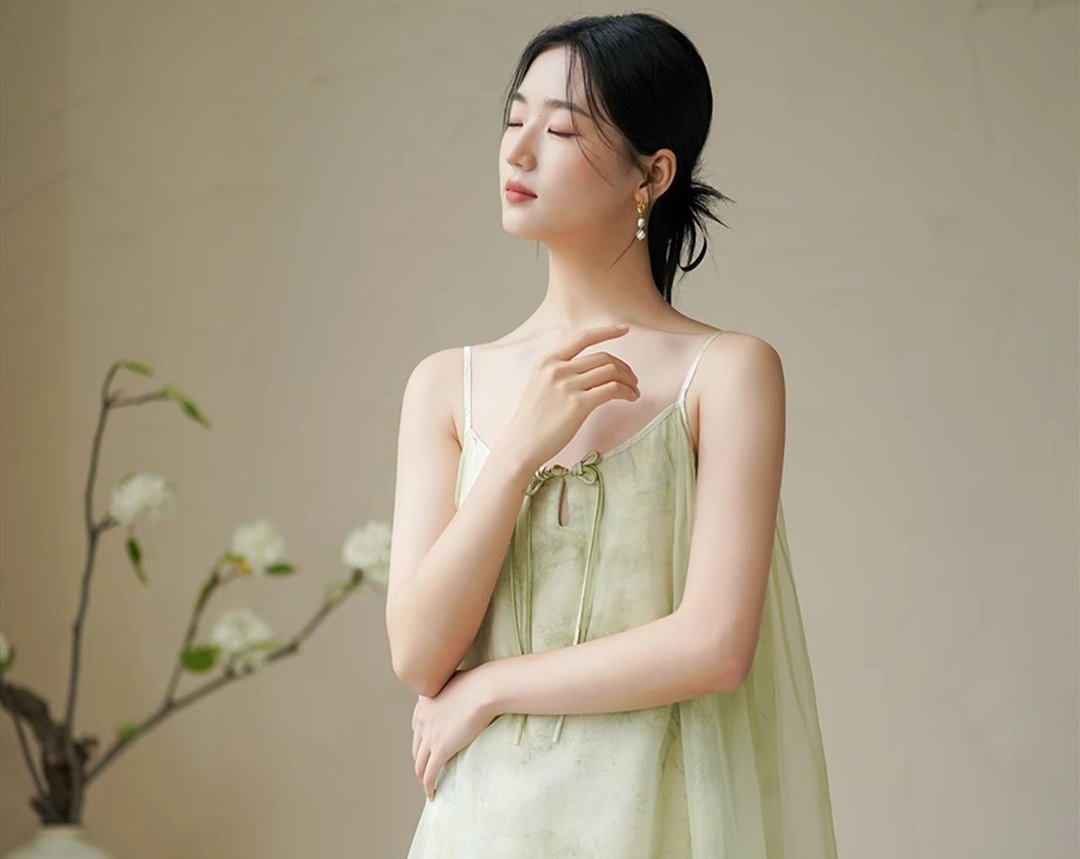 新中式复古中國風 朦胧清透感 欧根纱水墨印花长裙 - 裙子 - 其他材质 绿色