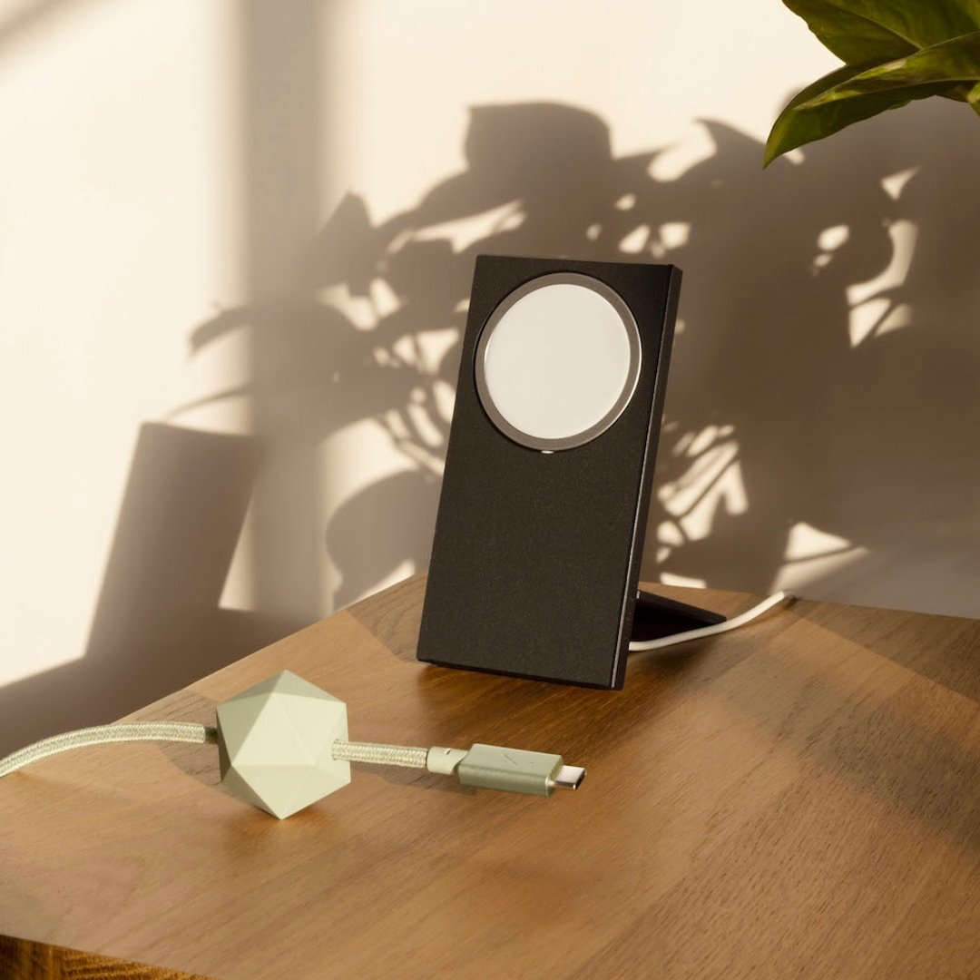Native Union |   Rise Dock MagSafe 兼容充电座 - 手机充电及周边 - 铝合金 黑色