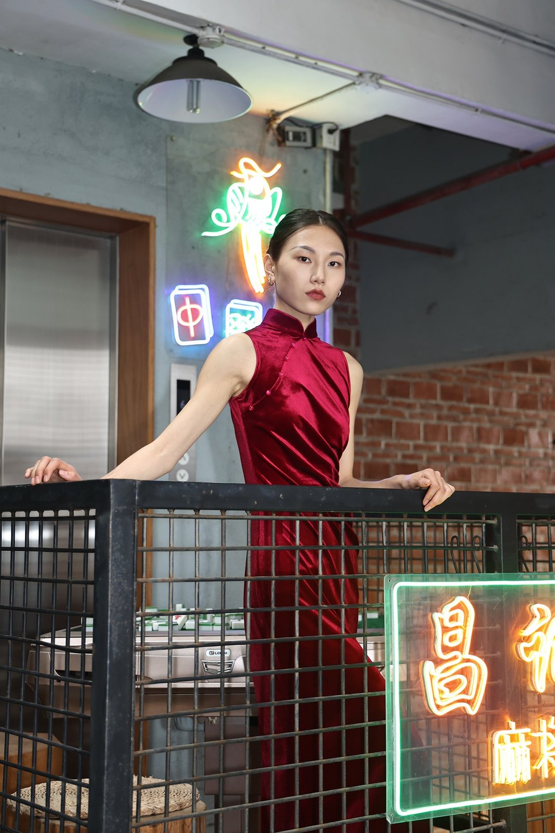 酒紅色剑兰花无袖褶皱丝绒旗袍 |晚装礼服|香港设计|古典|气质 - 旗袍 - 其他材质 红色