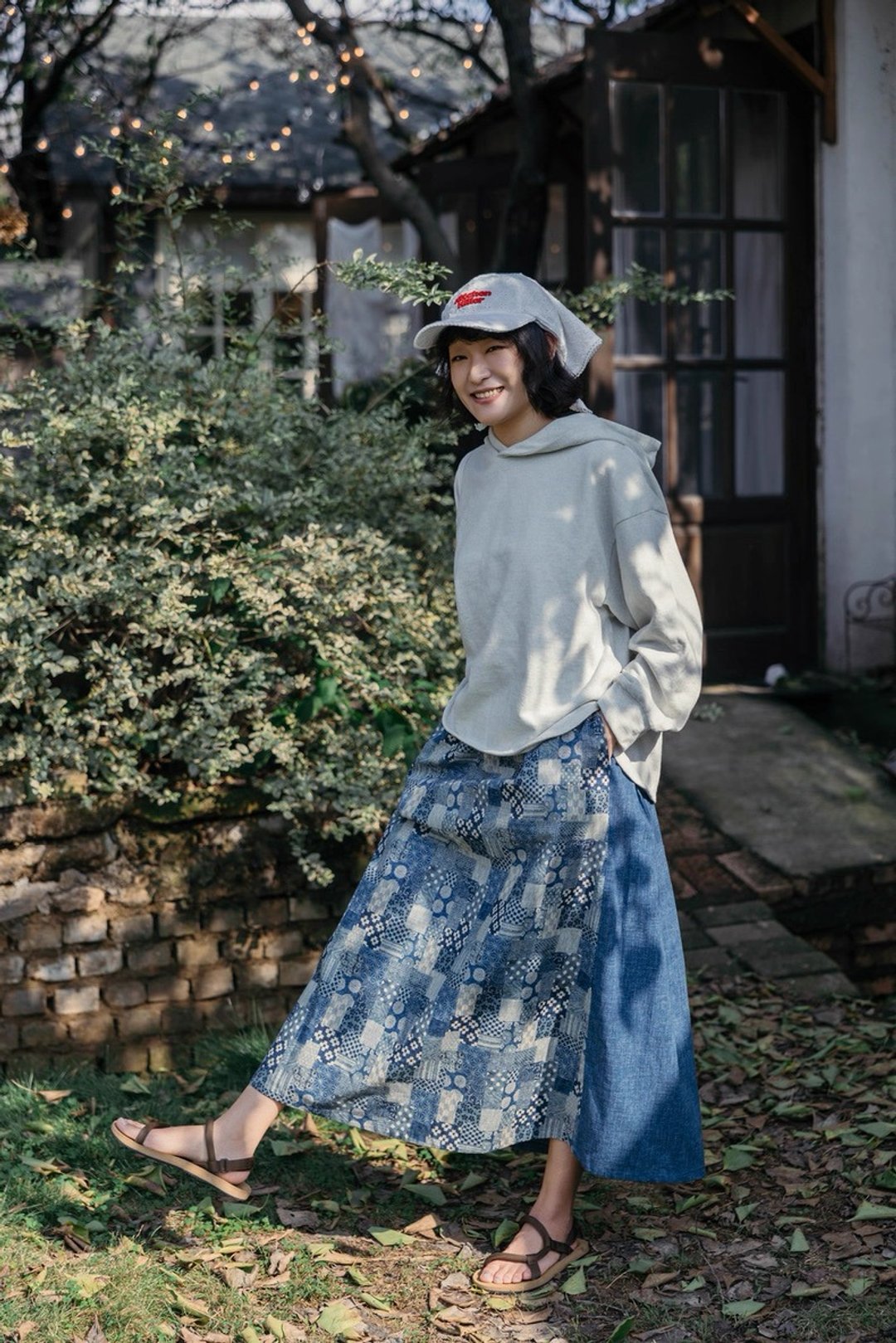 Local gal 日本进口面料日系复古牛仔色休闲拼布印花拼接半身裙 - 裙子 - 棉 蓝色