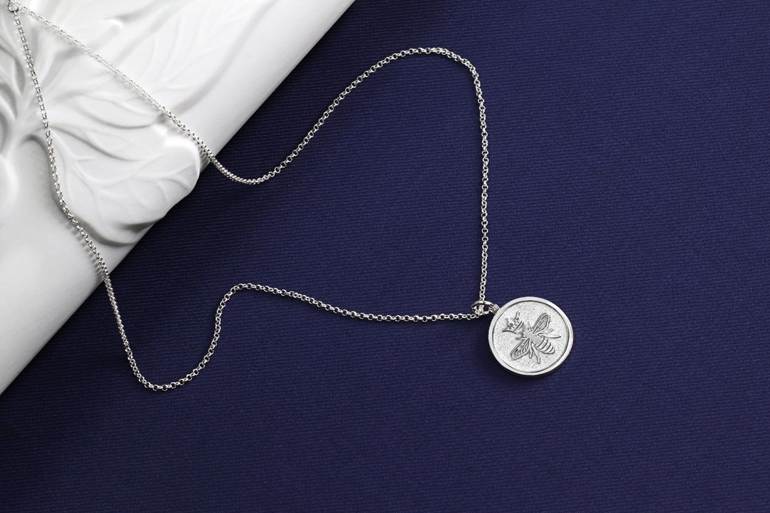 925 silver Necklace, Bee charm necklace, Bee Pendant personalized on the back - 项链 - 贵金属 银色