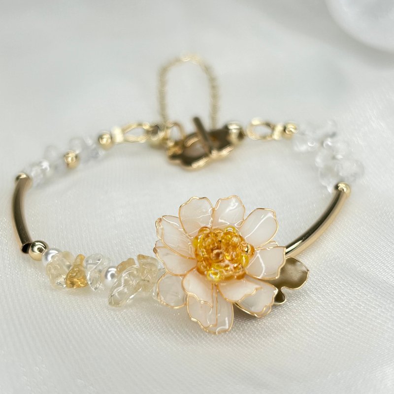 【白色野菊x黄水晶-水晶花手链】11月生日花生日石 花言日和 - 耳环/耳夹 - 树脂 