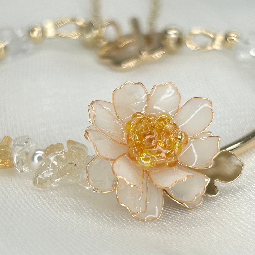 【白色野菊x黄水晶-水晶花手链】11月生日花生日石 花言日和 - 手链/手环 - 树脂 