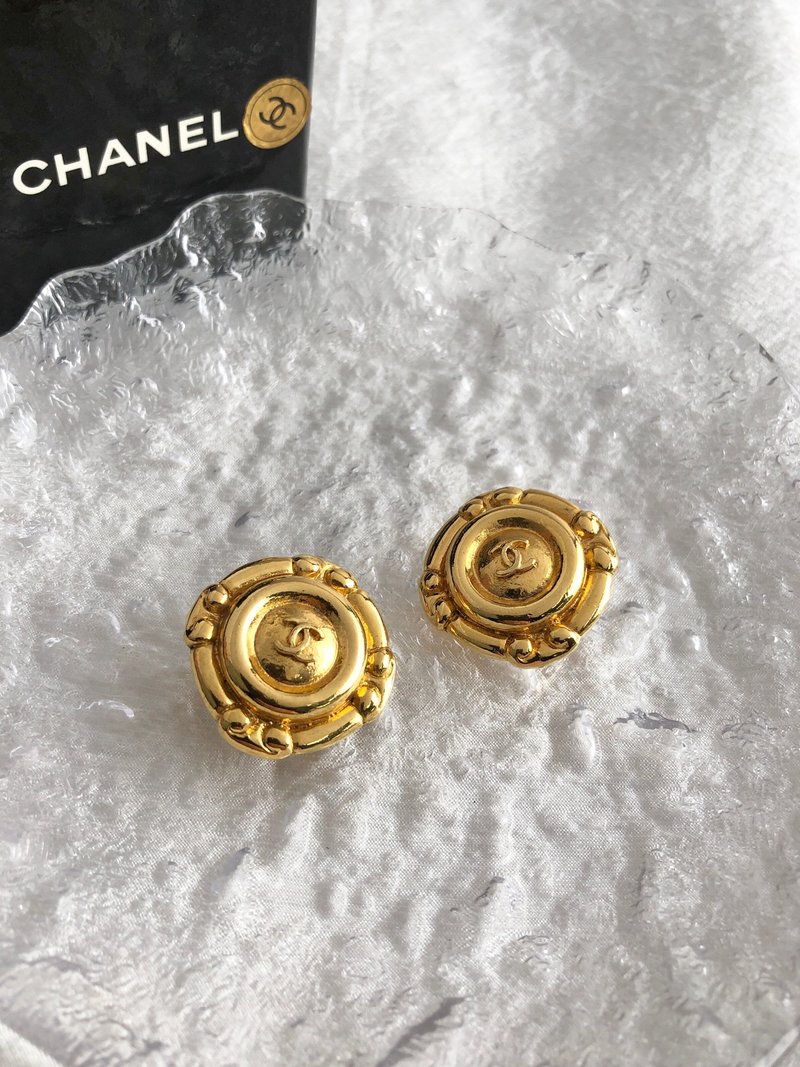【日本直送 名牌中古包】CHANEL 香奈儿 耳环 金色 双 C Logo vintage 古董 hmxj4r - 耳环/耳夹 - 其他材质 金色
