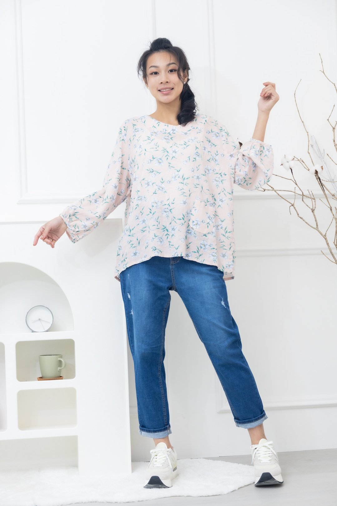 浅蓝花绿叶圆交叉领棉短上衣 粉红色底 - 女装上衣 - 其他材质 粉红色