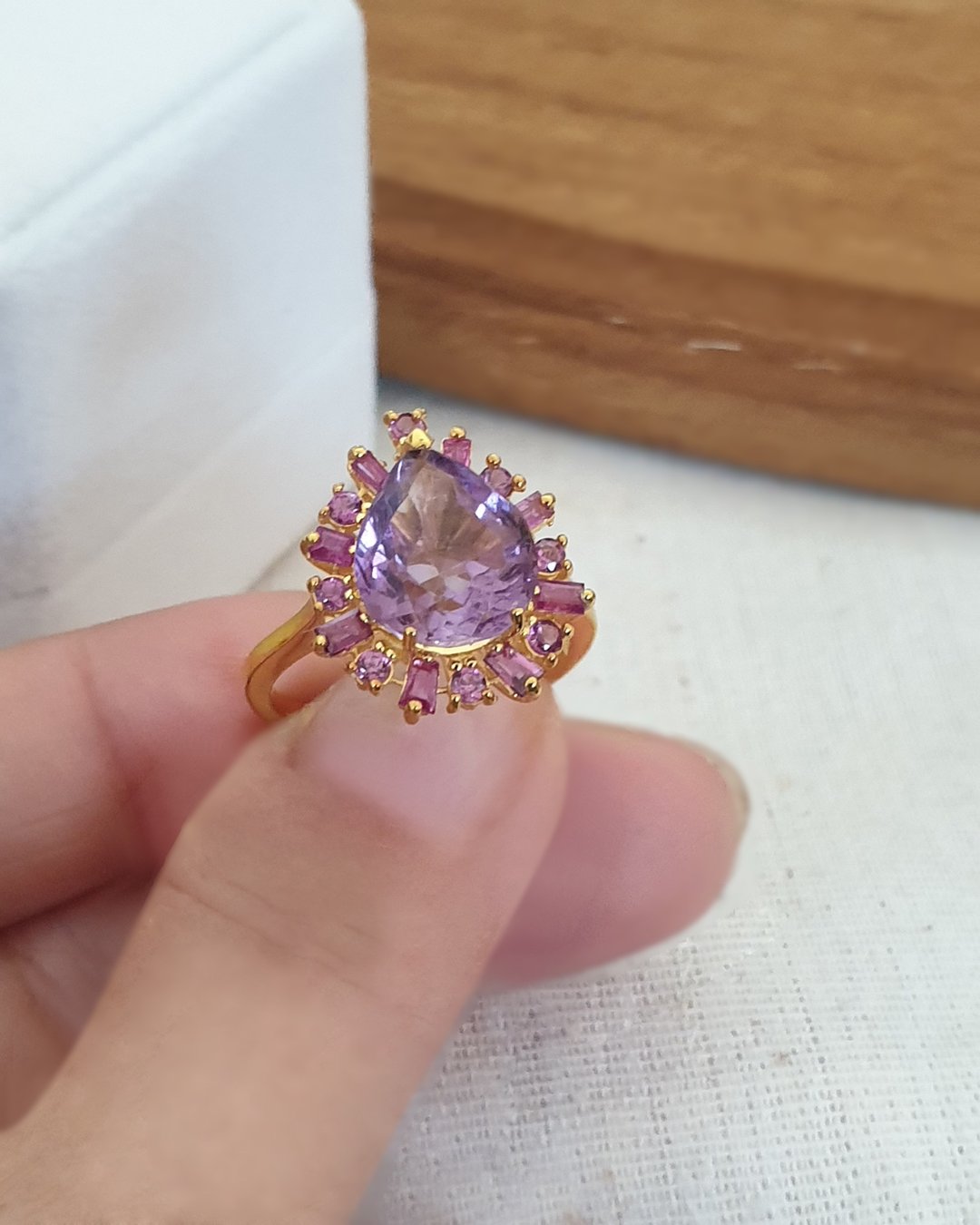 Purple Amethyst Gemstone with Fancy color gemstones, Silver Solitaire ring - 戒指 - 宝石 金色