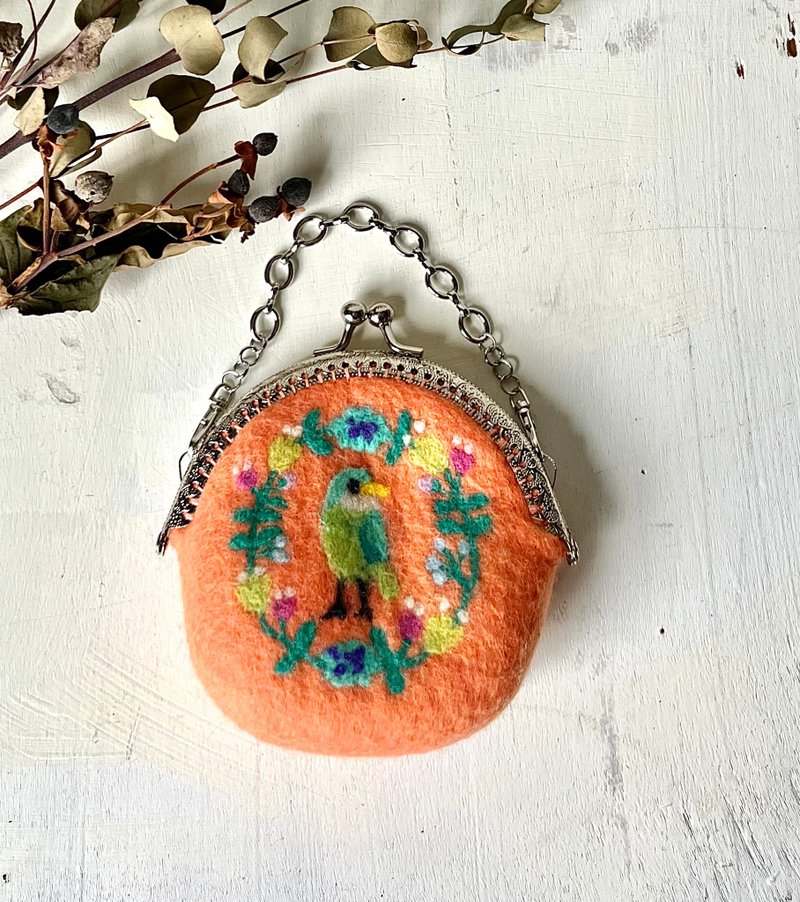 花圈小鸟刺绣口金包 - 花漾绽放 - 化妆包/杂物包 - 羊毛 橘色