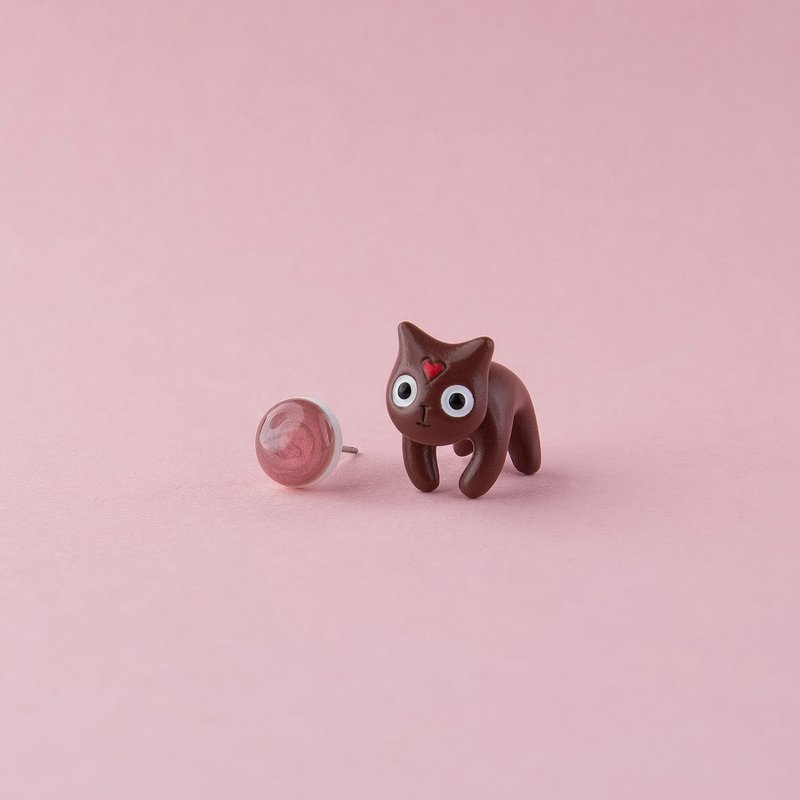 Chocolate cat earrings - Polymer Clay Earrings,Handmade&Handpainted Catlover - 耳环/耳夹 - 粘土 咖啡色