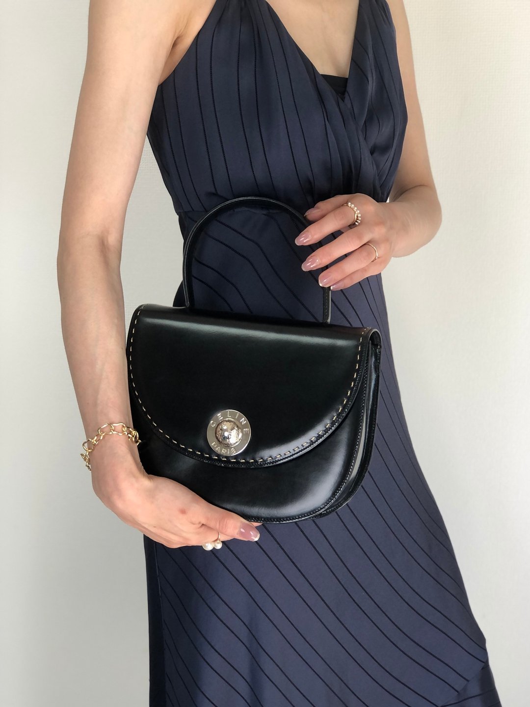 【VintageShop solo 日本直送中古包专卖店】CELINE 侧背包 黑色 星球造型缝线 皮革 圆润复古 2ngrau - 手提包/手提袋 - 真皮 黑色