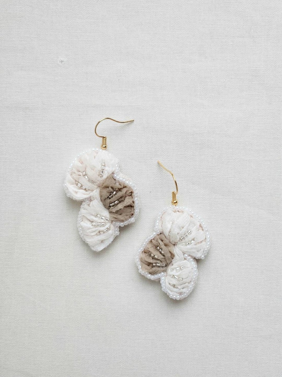 纱线耳环 cotton coral - 耳环/耳夹 - 其他人造纤维 咖啡色