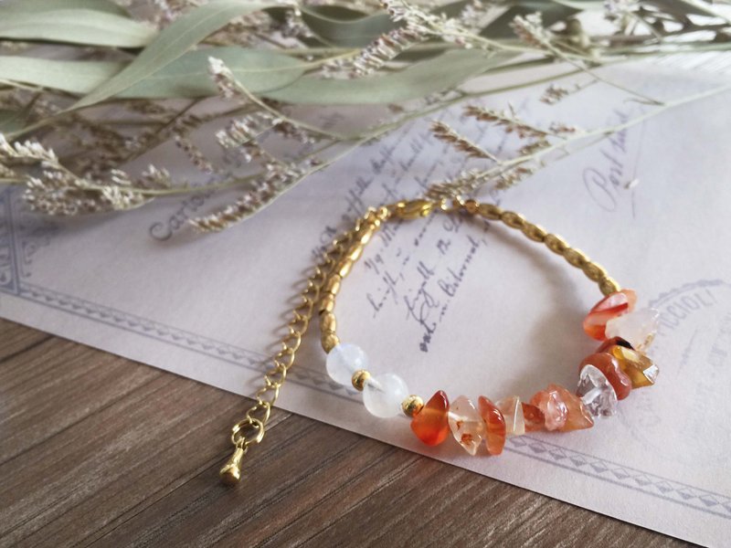 | 红玉髓+月光石 | 黄铜 x 手链 x 手环。好做作。 - 手链/手环 - 半宝石 红色