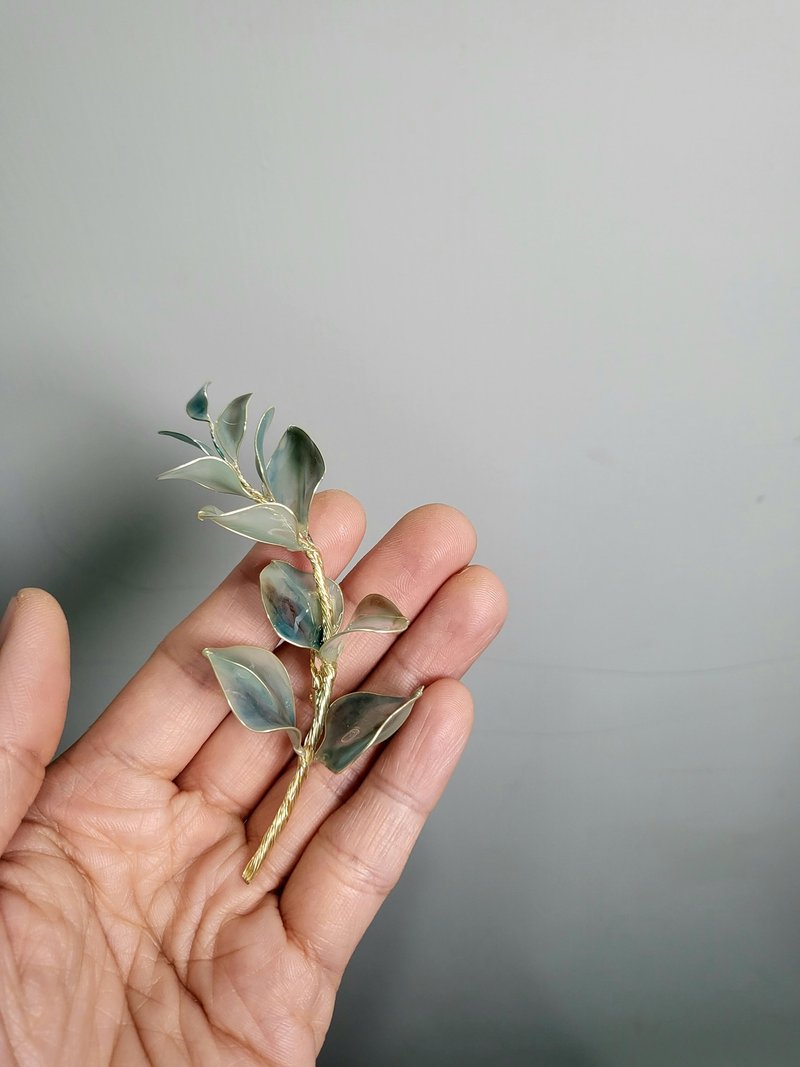 尤加利。胸针。沾浸艺术花。饰物。生日礼物 - 胸针 - 树脂 
