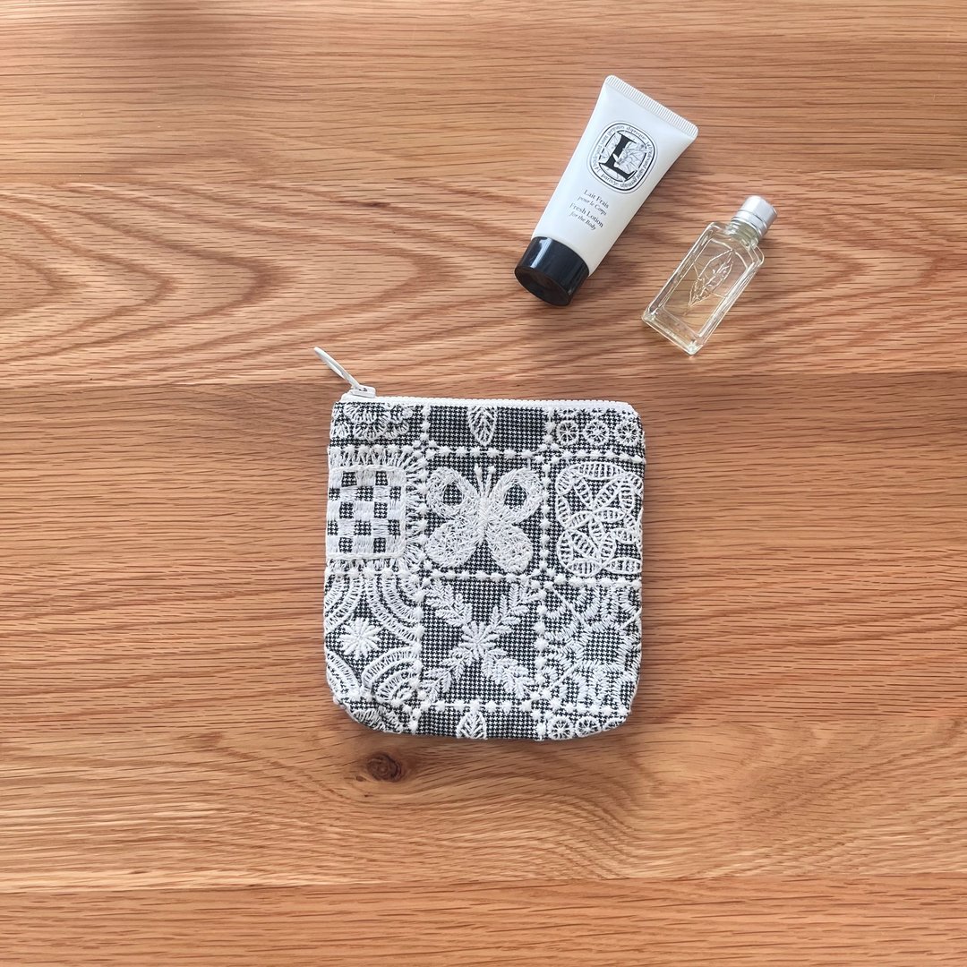 minä perhonen forest tile 蝴蝶刺绣收纳包 - 化妆包/杂物包 - 棉 灰色
