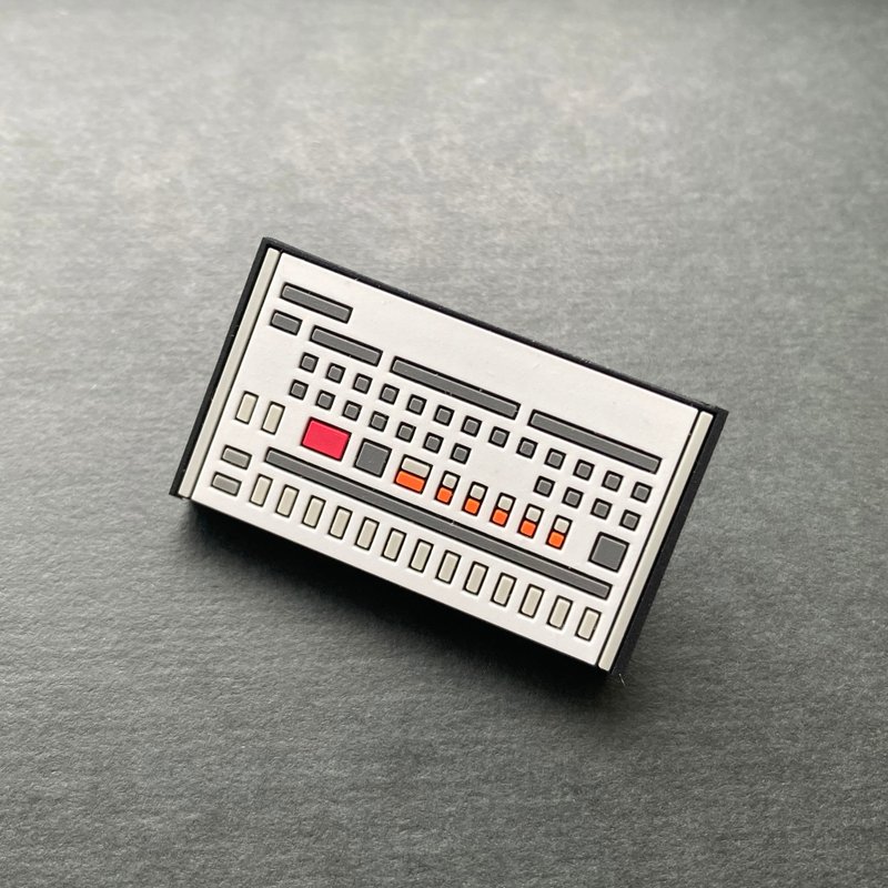 别针 节奏机 橡胶别针 02 PCM-Analog RhythmMachine 909 - 胸针 - 橡胶 白色