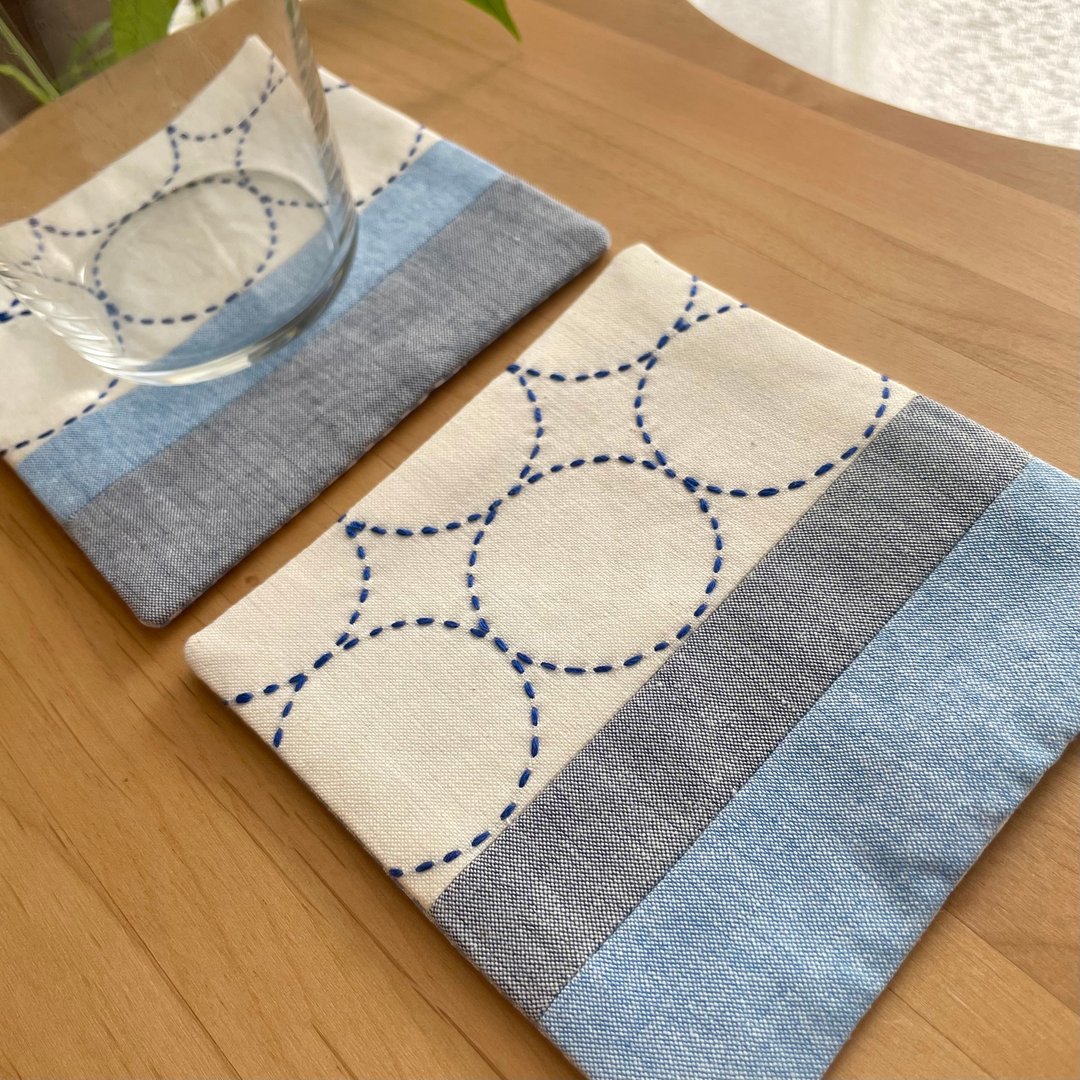 Sashiko 杯垫 2 件套，圆形图案蓝拼布，咖啡厅杂货，厨房用品，咖啡，茶，生日礼物，圣诞节，方格布格子，浅蓝色 - 杯垫 - 棉 蓝色