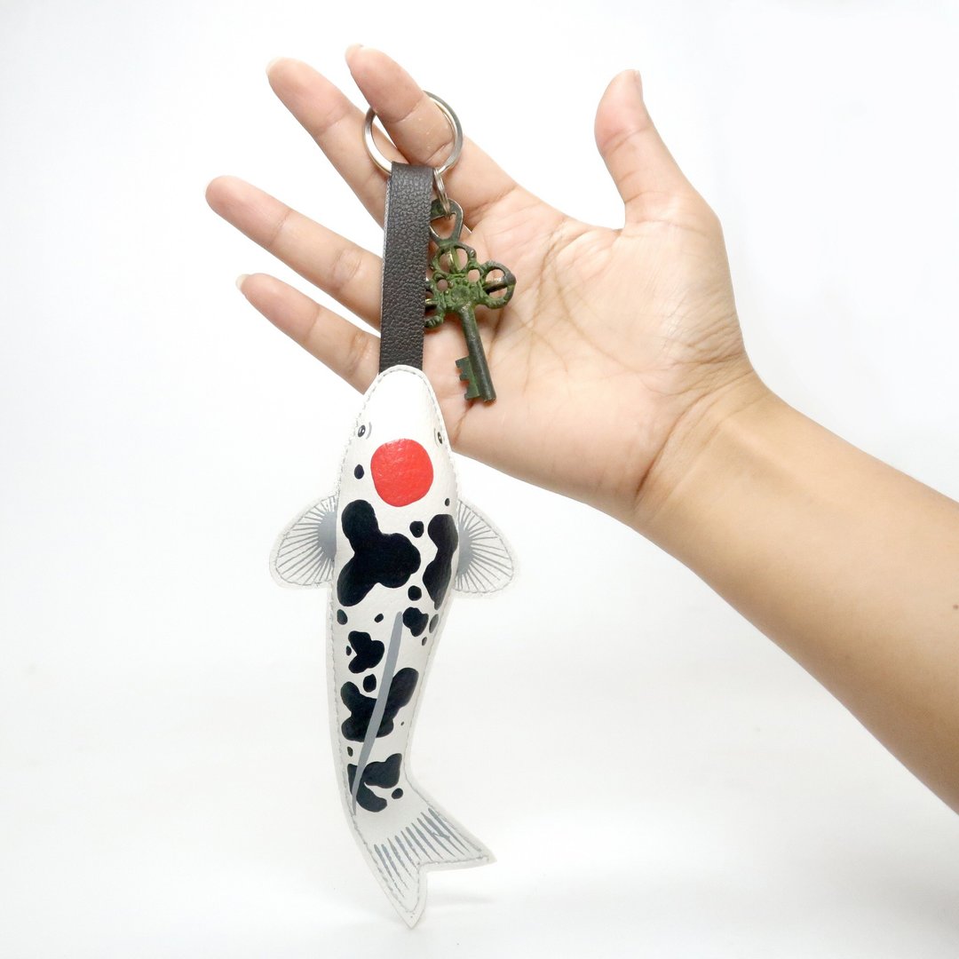 Koi Fish keychain, gift for animal lovers add charm to your bag. - 吊饰 - 人造皮革 白色