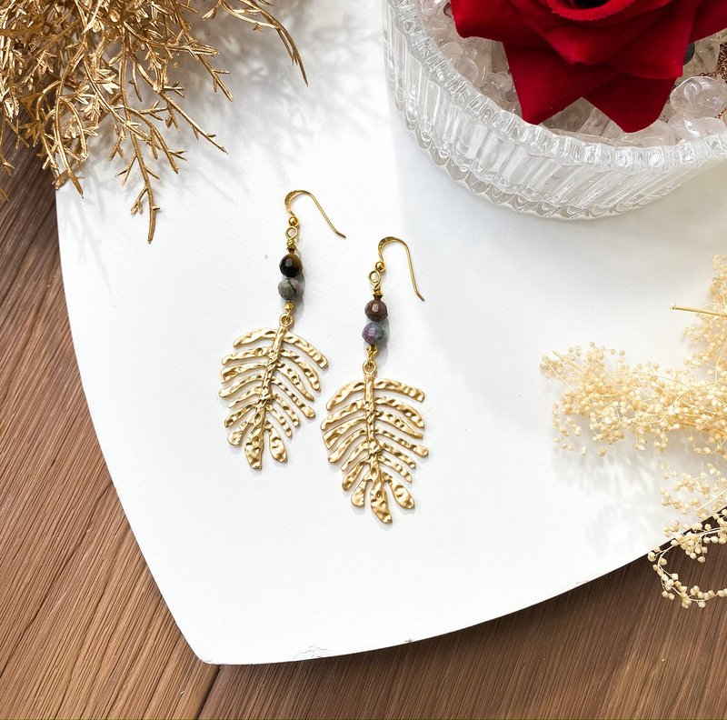 RURI | 哑金龟背竹叶 碧玺 吊坠 耳环 耳夹 - 耳环/耳夹 - 铜/黄铜 金色